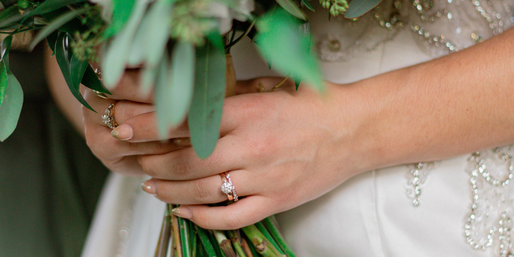 Average size engagement ring allure